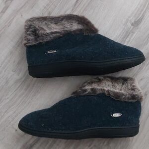 Acorn Women's Navy and Gray Fur Slippers